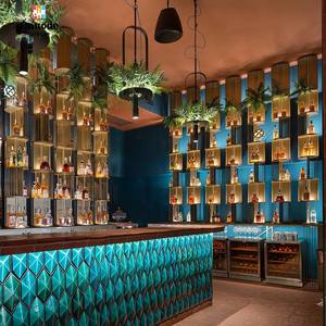 Mostrador de bar y pub de madera de alta gama | Muebles de exhibición de cócteles personalizados | Servicio completo de construcción y diseño llave en mano - Product Image 1