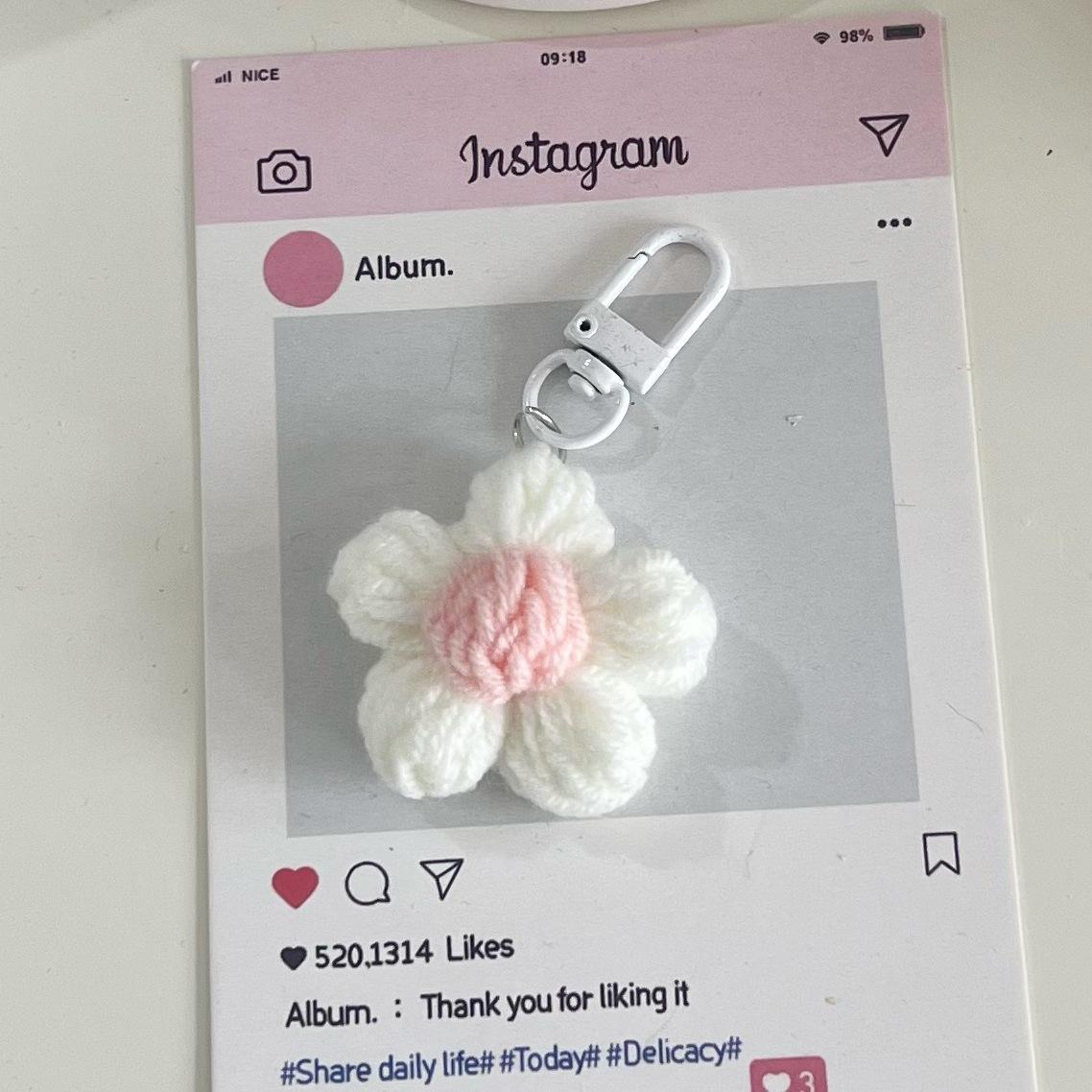 Porte-clés fleur en laine - blanc