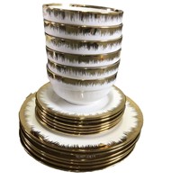 Service de table en porcelaine à bord doré de 18 pièces avec motif incrusté d'or, design vintage de luxe léger, comprenant des bols et des assiettes