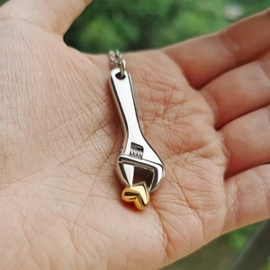 Collier urne funéraire en forme de clé pour cendres d'animaux de compagnie, pendentif commémoratif pour mécanicien, bijou souvenir en forme d'outil - Product Image 4