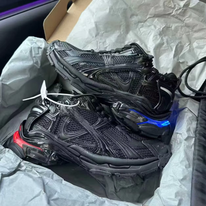 Zapatos de Diseñador de Lujo de Alta Calidad 2026, Zapatos Deportivos con Suela Gruesa Personalizados, Zapatos Deportivos LED para Hombre y Mujer - Product Image 1