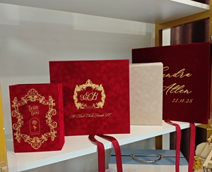 Invitación de Boda de Lujo en Caja de Terciopelo Blanco, con Sello Personalizado en Dorado, Diseño de Acuarela, con Cinta y Borla, Tarjetas RSVP - Product Image 6