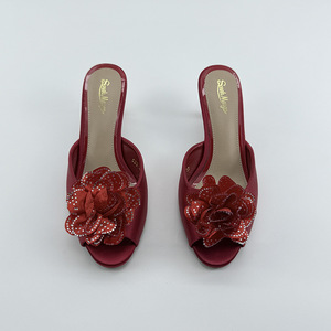 Talons plateforme floraux pour femmes avec de grandes paillettes scintillantes et tissu satiné floral - Product Image 4