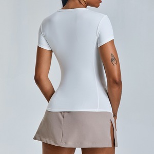 T-<span class=keywords><strong>shirt</strong></span> de <span class=keywords><strong>sport</strong></span> <span class=keywords><strong>respirant</strong></span> à manches courtes pour <span class=keywords><strong>femme</strong></span>, coupe ajustée, avec logo personnalisé, idéal pour la gym et le yoga - Product Image 2