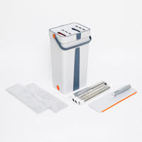 Ensemble de vadrouille magique à 360 degrés avec poignée en acier inoxydable Seau rotatif en plastique Deux têtes de vadrouille en microfibre Nettoyage ménager facile à nettoyer