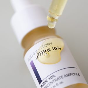 ผลิตภัณฑ์ดูแลผิวหน้าแบบเกาหลี ECOFACTORY แอมพูล PDRN 10% DNA แซลมอน ซ่อมแซมผิวอย่างรวดเร็ว สารต้านอนุมูลอิสระ เซรั่มบำรุงผิวกายสำหรับผู้หญิง รับผลิตแบบ OEM แบรนด์ส่วนตัว - Product Image 3