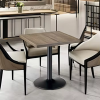 Tables à manger carrées modernes et minimalistes Osidi, grain de bois clair/bois massif noir, base en fonte, revêtement en poudre, restaurant, maison