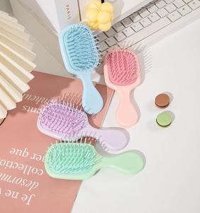 للبيع بالجملة هدية أطفال للفتيات ، مشط تدليك للشعر ، مقبض بلاستيكي صغير محمول - Product Image 4