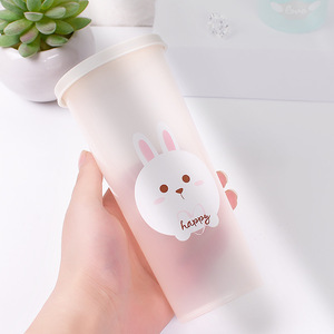 ถ้วยน้ำพลาสติก 500 มล. ลายการ์ตูนกระต่าย แก้วน้ำพกพาสำหรับนักเรียนและใช้ในชีวิตประจำวัน - Product Image 1
