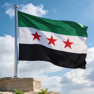 Banderas Personalizadas QM, Bandera de la República de Siria, Bandera Árabe Siria, 3x5 Pies, 100% Poliéster, 100D/300D/600D a Elección, Bandera para Exteriores Impermeable con Impresión UV - Product Image 1