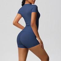 Ensemble de sport pour femme avec logo personnalisé sur le devant, respirant, léger, manches courtes avec poche, short de yoga, leggings en spandex/nylon
