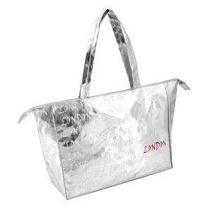 مصنع مخصص الفضة لامعة حقيبة تسوق قابلة لإعادة الاستخدام شعار مخصوص مطبوع حقيبة شاطئية قابلة للطي جراب التسوق للحصول على هدية ترويجية