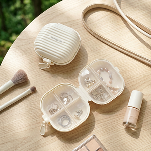 Boîte à médicaments portable en plastique à quatre compartiments, étanche, avec fermeture éclair, pour un emballage secondaire hebdomadaire – Vente en gros - Product Image 2