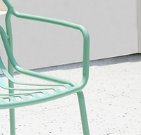 Table et chaises de salle à manger en métal empilables pour cours, cafés commerciaux, usage extérieur et domestique