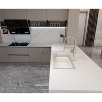 Îlot de cuisine de luxe en pierre frittée Calacatta Blanc d'Italie, grande dalle avec veines grises, table basse pour mur de villa