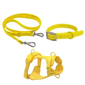 Neues mittleres und großes Hunde geschirrset PVC-Hundes eil mit Gummi-Brustgurt und Lichtern für Haustier halsbänder