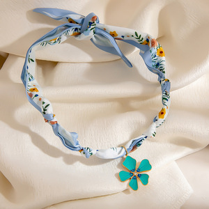 Collar con colgante de flor de aleación de zinc, diseño floral de esmalte azul para mujer, regalo, joyería XL31809 - Product Image 3