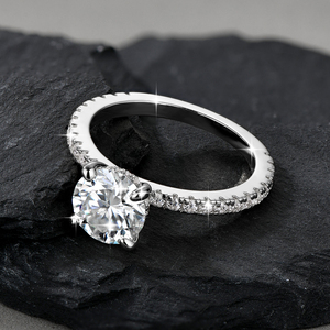 Bague de fiançailles classique en moissanite 8 mm 2,0 ct pour femme avec certification GRA - Product Image 2