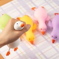 Jouet à presser en TPR en forme d'animal de dessin animé, porte-clés amusant, pendentif en acrylique, breloque de sac en caoutchouc souple, cadeau pour adultes, vente en gros