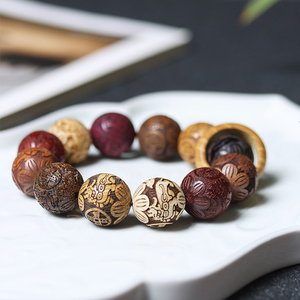 Nuovo Braccialetto Ecologico in Legno Dipinto con Design Europeo e <span class=keywords><strong>Perline</strong></span> Intagliate per Uomo - Product Image 5