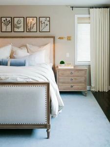 Lit double rétro en bois avec poteaux en spirale et tête de lit incurvée, style Wabi-Sabi pour chambre principale - Product Image 4