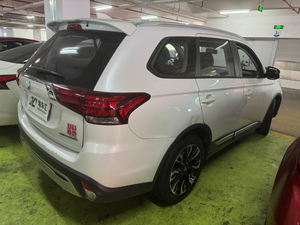 มิตซูบิชิ เอาท์แลนเดอร์ CVT ปี 2020 มือสอง รถ SUV 5 ประตู 5 ที่นั่ง เครื่องยนต์เบนซิน 2.0 ลิตร ล้อแม็ก R18 เบาะผ้า เกียร์อัตโนมัติ พวงมาลัยซ้าย - Product Image 6