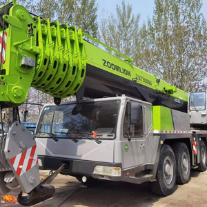 Grue montée sur camion Zoomlion ZTC2200H de 220 tonnes, bien entretenue, pour levages stables dans les projets d'ingénierie lourde - Product Image 1