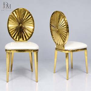 Silla de Acero Inoxidable con Respaldo Dorado en Forma de Rayos de Sol, con Cojín Blanco y Estructura de Fácil Cuidado para Alquiler en Banquetes de Boda y Compradores Mayoristas - Product Image 1