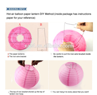 Lanternes de papier suspendues artisanales de différentes tailles faites à la main personnalisées pour la décoration de mariage