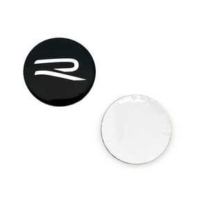 Badge noir en ABS de 56 mm pour enjoliveur de roue avec finition miroir, installation facile, compatible avec les roues de 60/65 mm - Product Image 4