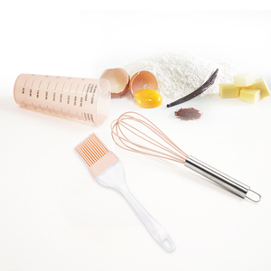 Ensemble d'outils de cuisson modernes pour la maison Spatule/<span class=keywords><strong>brosse</strong></span> en silicone 4 pièces/Fouet de 10 pouces/Grande tasse à mesurer en plastique de 450ML Grande tasse en plastique de 450ML - Product Image 4