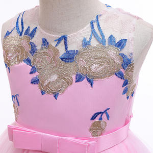 تخصيص الاطفال ثوب الكرة فستان الاميرة نمط الأزهار فساتين وصيفة الشرف للفتيات في سن المراهقة حفل زفاف فستان الطبقات الكشكشة - Product Image 3