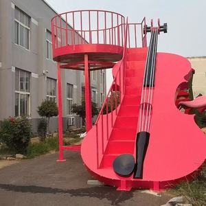 Decorazione a Forma di Chitarra per Parchi Divertimento, Aree Spiaggia e Luoghi Panoramici, Stile Musicale e d'Intrattenimento - Product Image 1