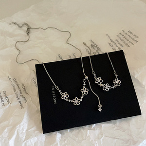 Pulsera de Plata de Ley S925 con Diseño de Flor Hueca para Mujer, Diseño Geométrico Fresco y Simple, Joyería Moderna y Elegante para Mujer Dulce - Product Image 3