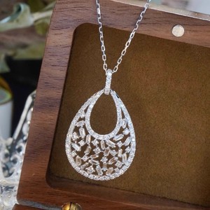 Collana con Ciondolo Geometrico Scintillante per Donne, Gioielli Eleganti e alla Moda - Product Image 5
