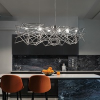 Luminaire suspendu personnalisé en acier inoxydable chromé, style postmoderne, luxe léger, pour restaurant, avec maille linéaire, idéal pour l'ameublement et l'ingénierie.