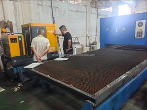 Compressore d'aria a vite a frequenza variabile certificato CE da 7,5 kW-22 kW con essiccatore d'aria e serbatoio per officina, riparazione auto, lavorazione del legno - Product Image 4