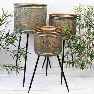 Juego de 2 Macetas con Soporte Metálico, Diseño Antiguo, Decoración de Jardín Hecha a Mano en Metal, Juego de Macetas en Venta por Exportadores - Product Image 3