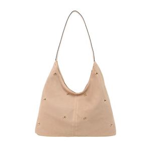 La fusión perfecta de elementos de remache y material de gamuza muestra el encanto individual - Product Image 6