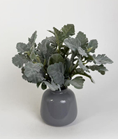 Plante artificielle élégante Dusty Miller en PE et tissu gris foncé brillant dans un vase à bourgeons pour la décoration intérieure