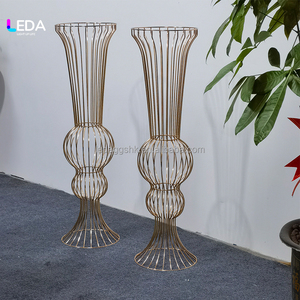 Soporte de Flores Grande con Marco Metálico LEDA, Centro de Mesa Decorativo para Bodas y Eventos - Product Image 6