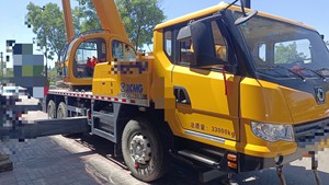 Grue sur camion XCM-G QY25K5-2 de 25 tonnes, modèle 2020, flèche auxiliaire à cinq sections de 40 m, boîte de vitesses, moteur, sans accident, d'occasion - Product Image 2