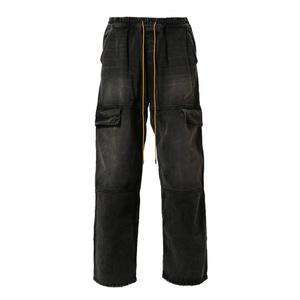 Jean cargo en denim noir délavé coupe droite pour homme avec taille élastique et cordon de serrage - Product Image 3