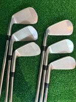 Fers de golf creux usinés CNC 5-P, têtes de clubs en acier forgé, logo personnalisé sur le shaft, clubs de golf de compétition pour hommes