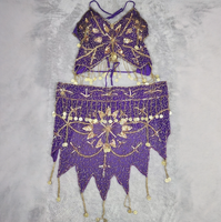 Ensemble jupe et haut à bretelles sexy en crochet fait main avec pompons et pièces de monnaie dorées, idéal pour la danse du ventre et les spectacles