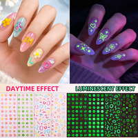 Autocollants 3D fluorescents pour ongles, effet nuit, motifs cœur, étoile, nœud, autocollants adhésifs pour loisirs créatifs