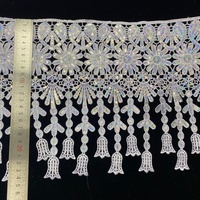 Bordure en dentelle de polyester brodée de sequins floraux écologiques personnalisés en gros pour vêtements