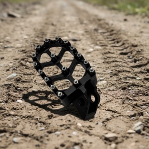 Repose-pieds de moto en alliage d'aluminium CNC de haute qualité OEM ODM Tera pour la rénovation/amélioration des scooters, anodisé multicolore - Product Image 2