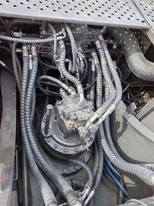 Excavatrice sur chenilles hydraulique d'occasion VOLVO EC240, 24,5 tonnes, 90% neuve, moteur Volvo Penta d'origine, puissance de 130 kW, certifiée EPA CE - Product Image 5