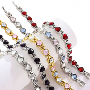 Pulsera de Cadena con Eslabones de Acero Inoxidable Chapada en Oro con Forma de Corazón y Mariposa para Mujer, Regalo - Product Image 1